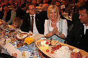 Die bayerische Umwelt-Ministerin Ulrike Scharf  beim Maximator Anstich (©Foto: Martin Schmitz)